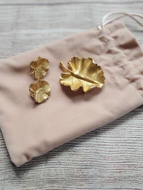 Vintage BSK Gold Leaf Brooch and Earring Set
